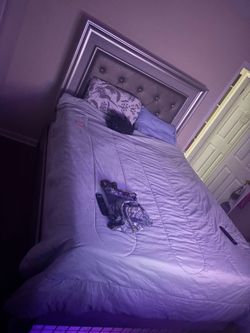 Queen led bed set sliver