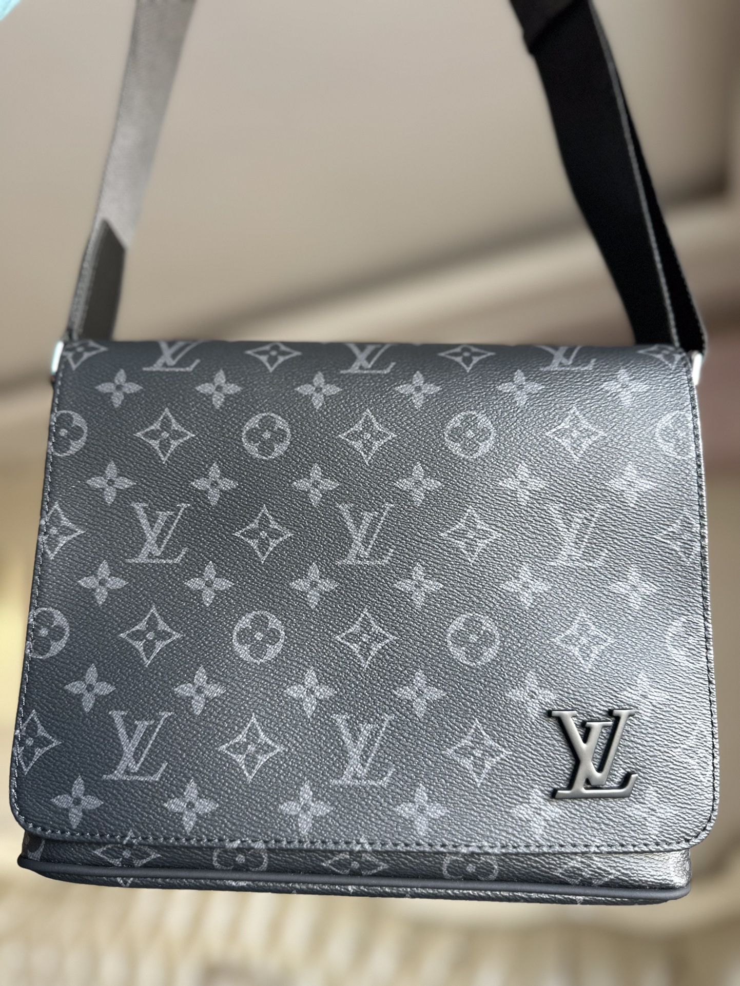 LOUIS VUITTON  Messenger Men’s Bag