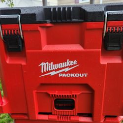 MILWAUKEE PACKOUT XL TOOL STORAGE BOX 