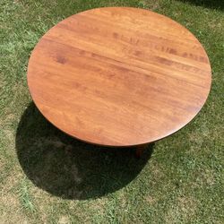 Dining Room / Kitchen table with 2 leaves. Solid Wood. 