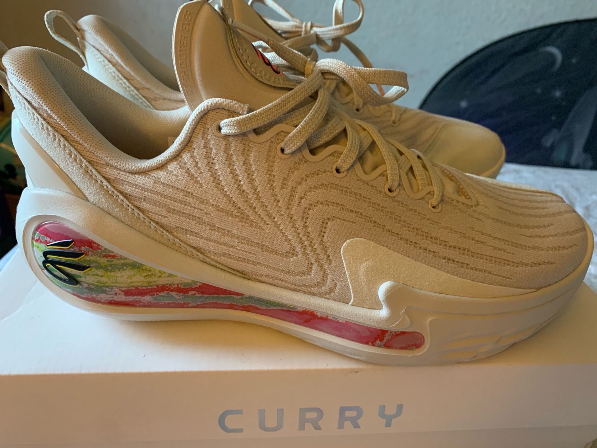 Men’s basketball sneakers