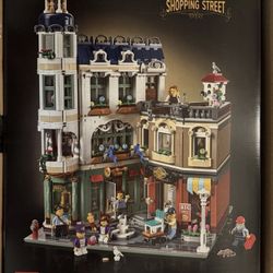 LEGO Icons 11371 Shopping Street