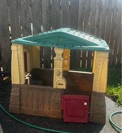 Free kids playhouse