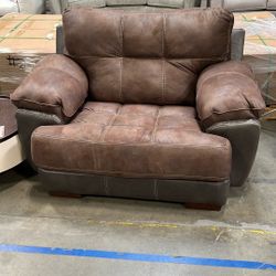 JACKSON DRUMMOND Oversized Chair