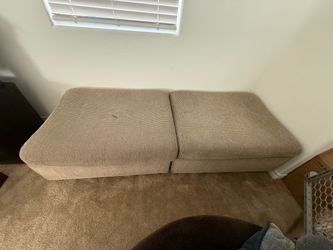 2 ottomans