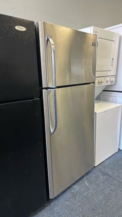 Stainless steel top freezer fridge
