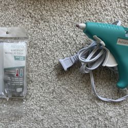 Ashland Glue Gun And 12 Glue Sticks