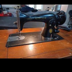 Antique Singer Sewing Machine with Table And Bench. - $200 (St. Peters)

