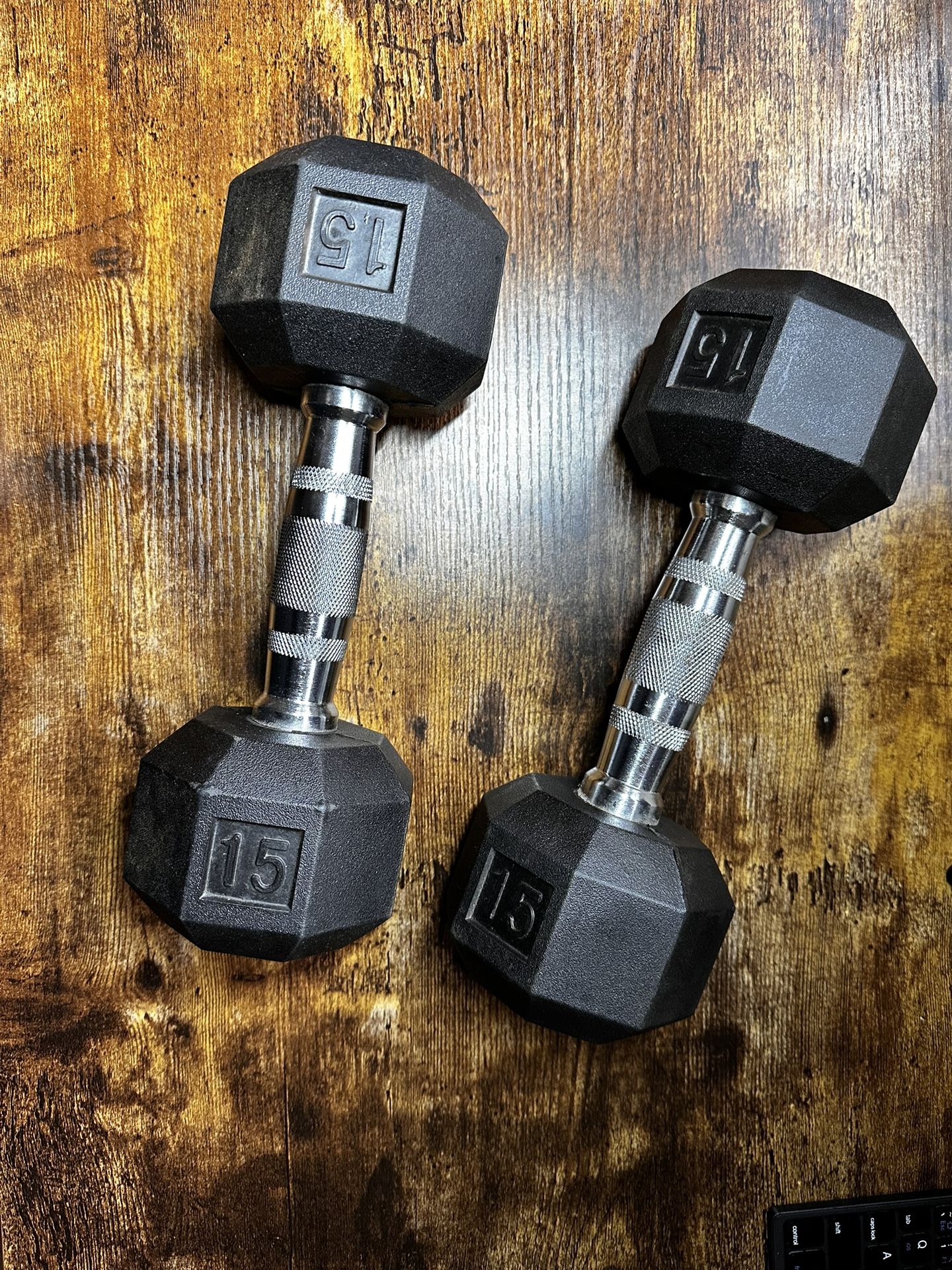 Pair of 15 lb Rubber Hex Dumbbells – Excellent Condition – Home Gym Equipment