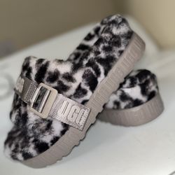 BRAND NEW UGG SLIDES
