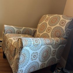 Dinning Table And Chairs 