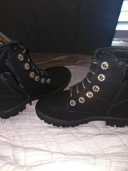 Bonitas botas negras para niña