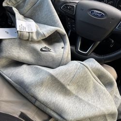 Nike Tech Slim Fit Taper leg Sweatpants