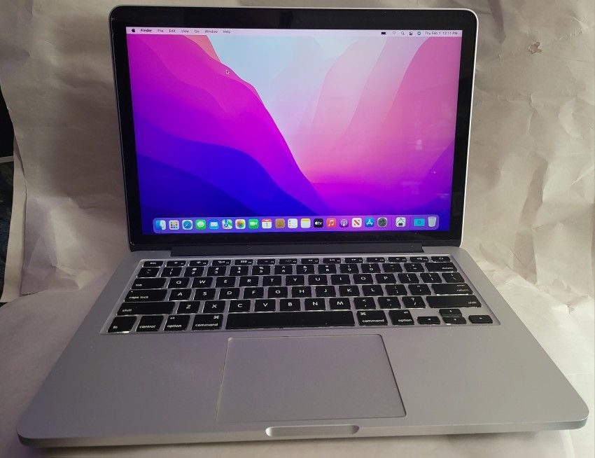 Refurbished Macbook pro 2015, i5 2.7ghz, 8gb ram, 128gb ssd