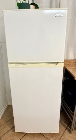 Insignia 5ft fridge/freezer