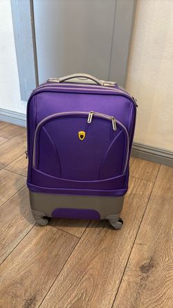Carry-on 4 roller suitcase XLNT!