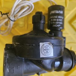 Netafim 1.5" series 80 globe valves. 24vdc