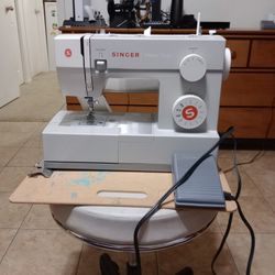 Singer Heavy Duty Sewing Machine 