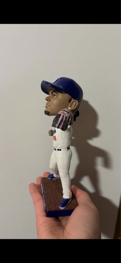 Dodger bobbed head