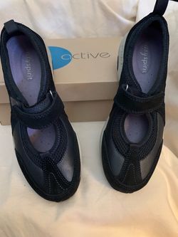 Black Velcro Easy Spirit shoes lol