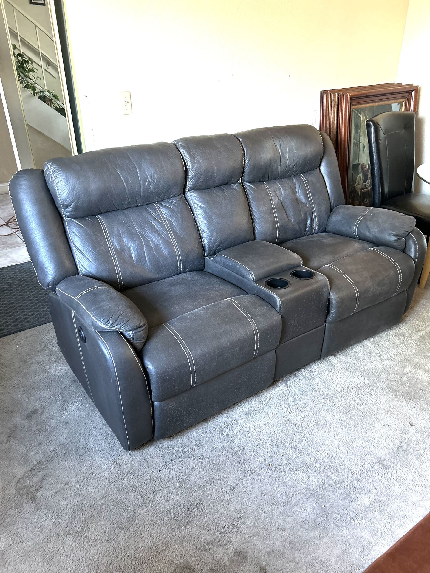 Dark Gray Leather Suede Electric Recliner Sofa. Excellent Condition    ((( No Delivery Pls )$ 