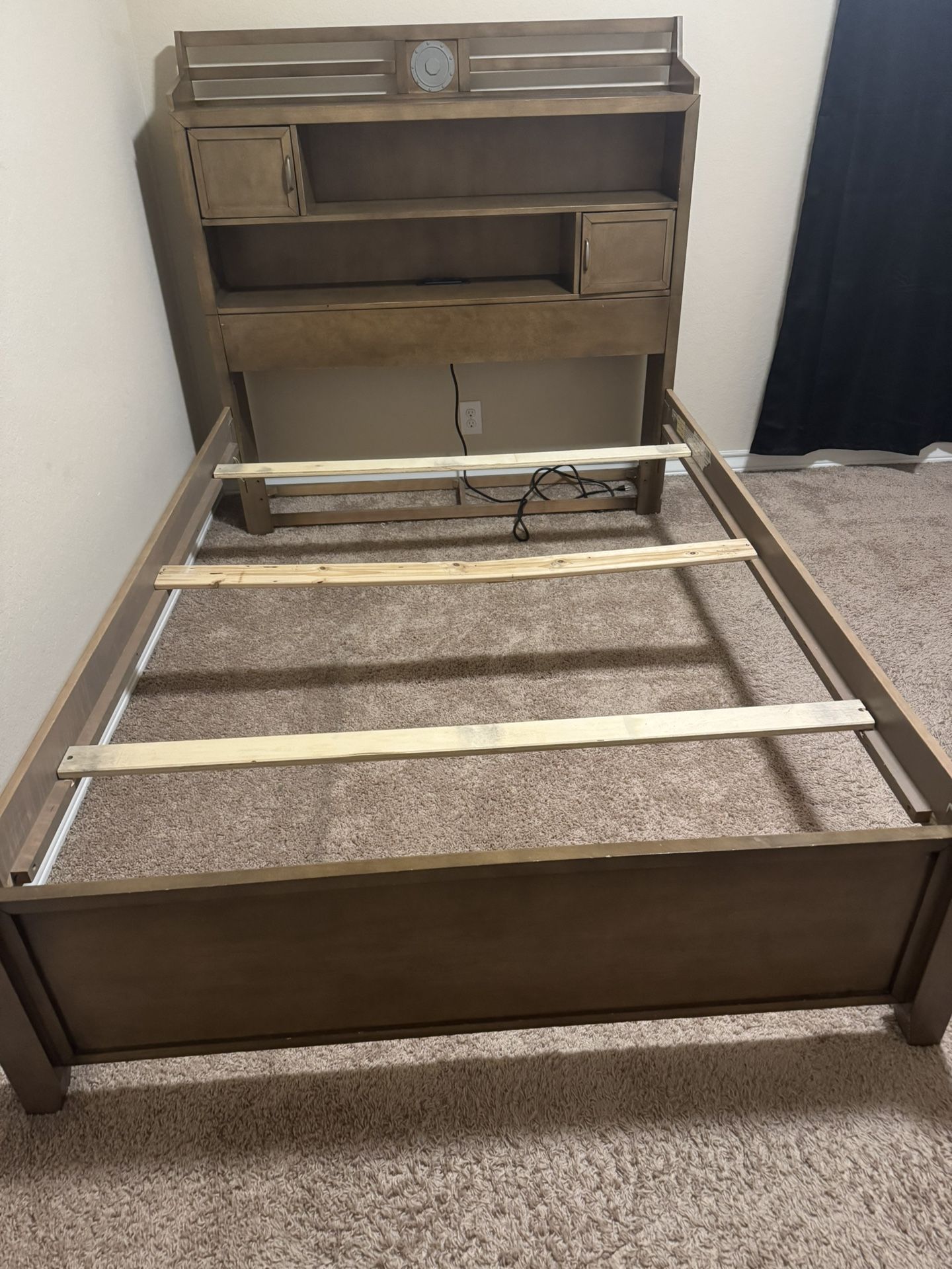 Queen Bedroom Set With Dresser And Night Stand