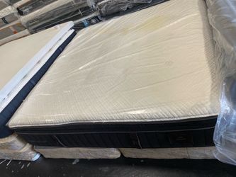 King mattress stearns&foster pillowtop