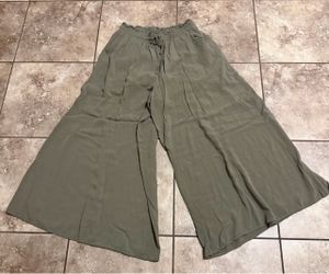 Women’s wide leg pants size medium
