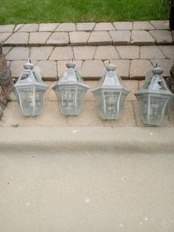 Outdoor light fixtures