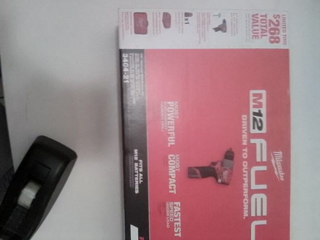 Milwaukee M12 Hammer Drill Combo Set (Brand New)