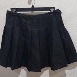 16in Forever 21 Black Pleated Skirt size Woman's Large 