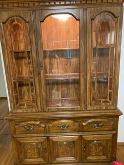 China Hutch/Cabinet w/ light