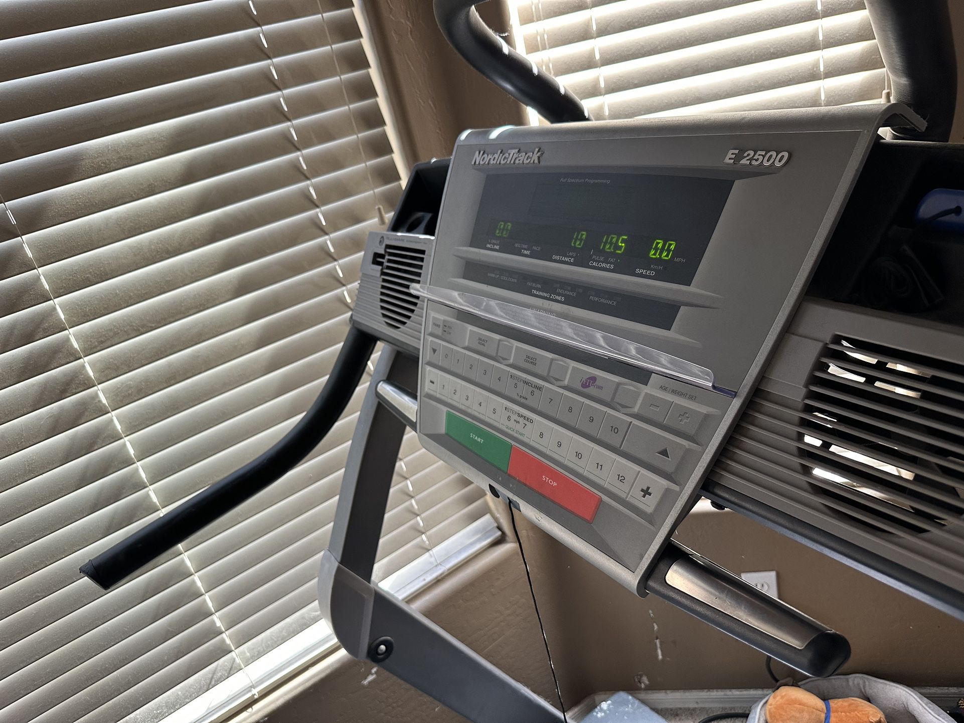 Nordi Track E-2500 Treadmill 