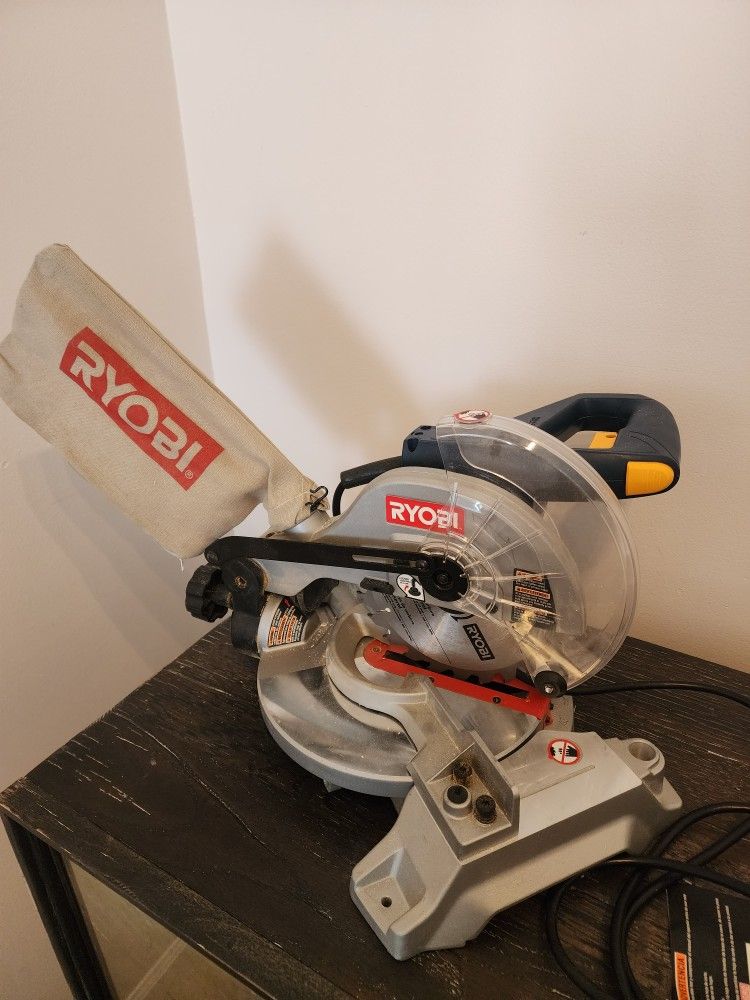 Ryobi 7-1/4 in. Compound Miter Saw 