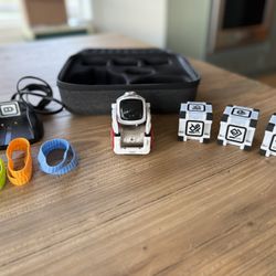 Cozmo - Like New 