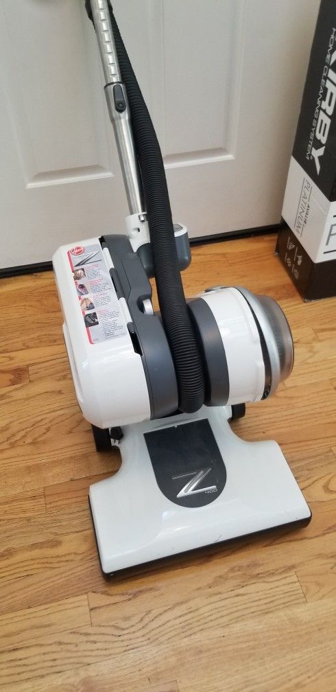 New Cond HOOVER VACUUM CLEANER WITH ATTACHMENT , AMAZING POWER SUCES , WORKS EXCELLENT ,