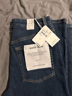 Khloe Kardashians GOOD AMERICAN jeans w/attached tags