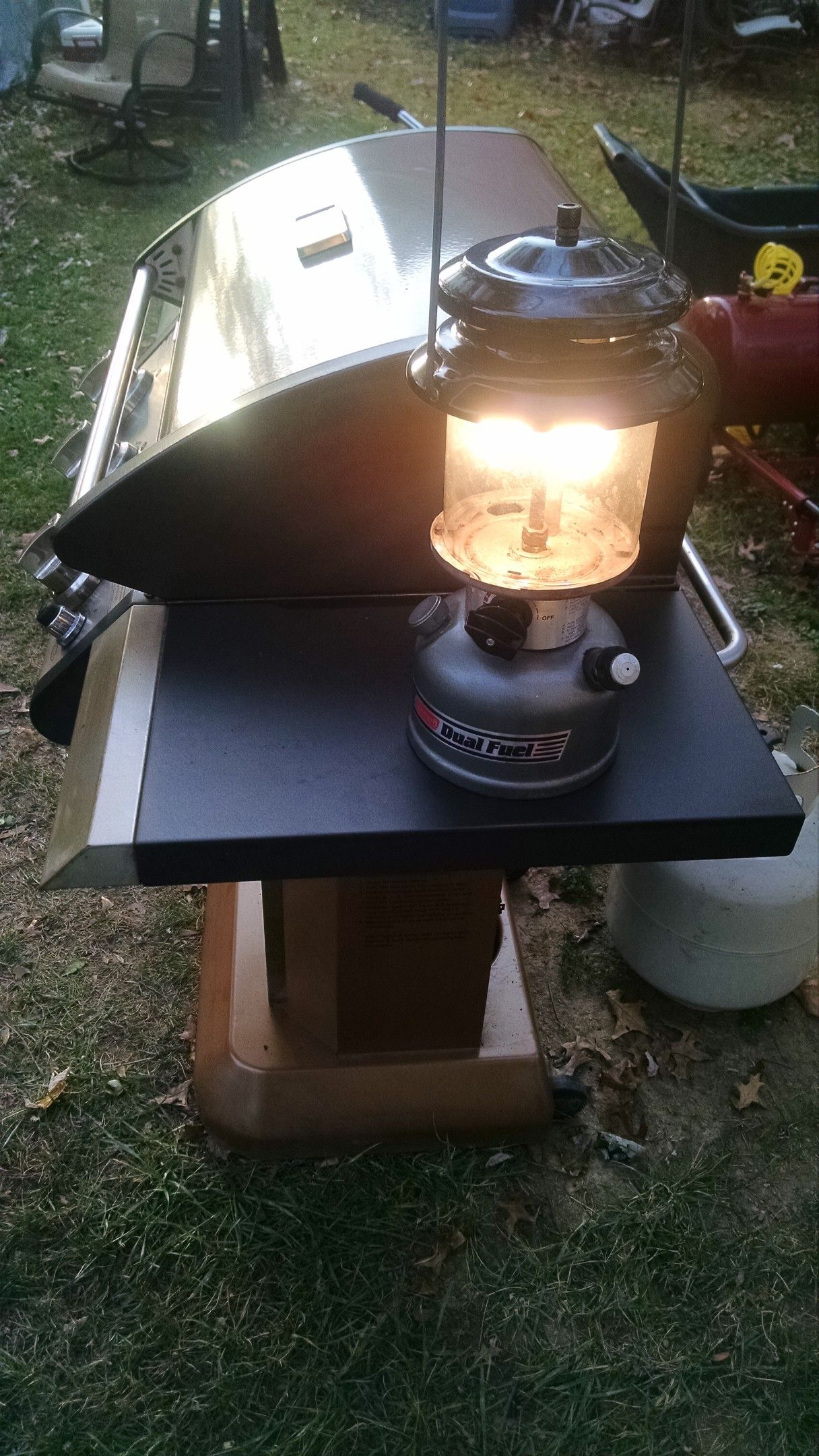 Coleman dual-fuel gas lantern