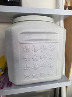 Pet food bin