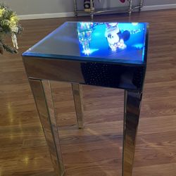 Mirrored end table set Of 2