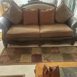 Elegant Sofas With Table