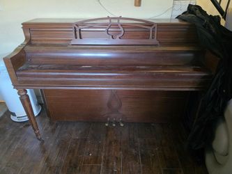 Piano Chickering & Sons