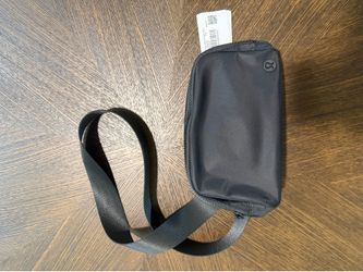 Lululemon Everywhere Belt Bag Black