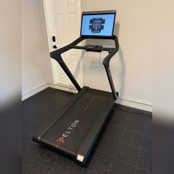 Peloton Tread - Very Good - 2021 – Bixby, OK