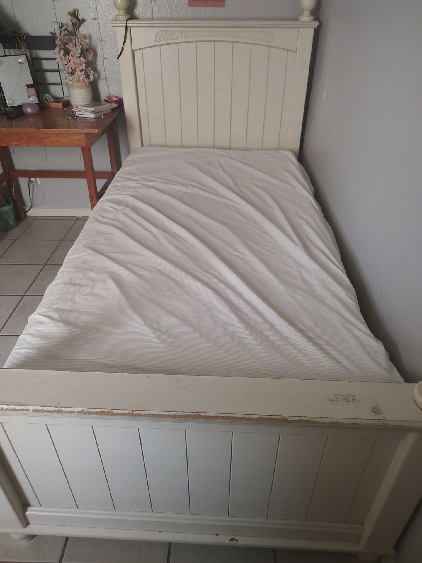 Twin trundle bed