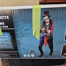 Animatronic ROTTEN RINGMASTER CAGED CLOWN 