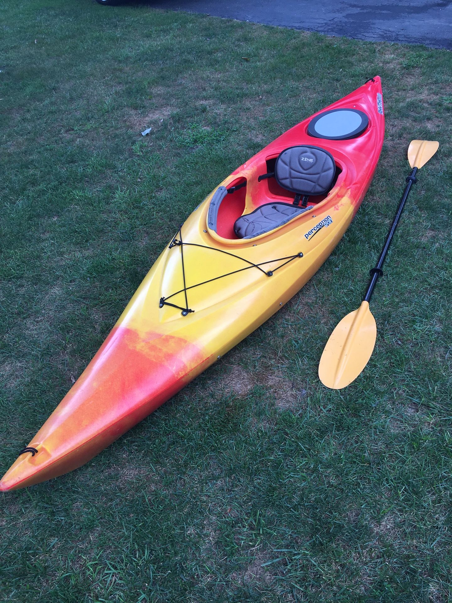 Pro Perception rhythm 11’ pro kayak with Ore
