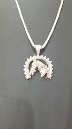 925 STERLING SILVER HORSESHOE.