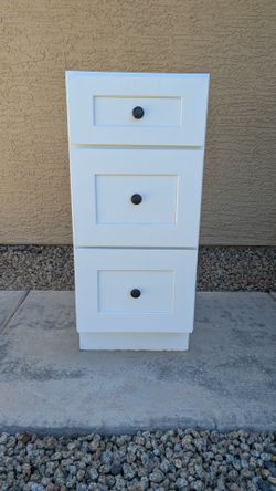 White Shaker 3-Drawer Base Cabinet 14 1/2 X 34 1/2