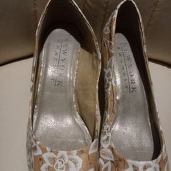 Beautiful beige And Plat From shoes Size 12 M. 